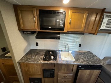 2017 KEYSTONE SUMMERLAND 1850FL