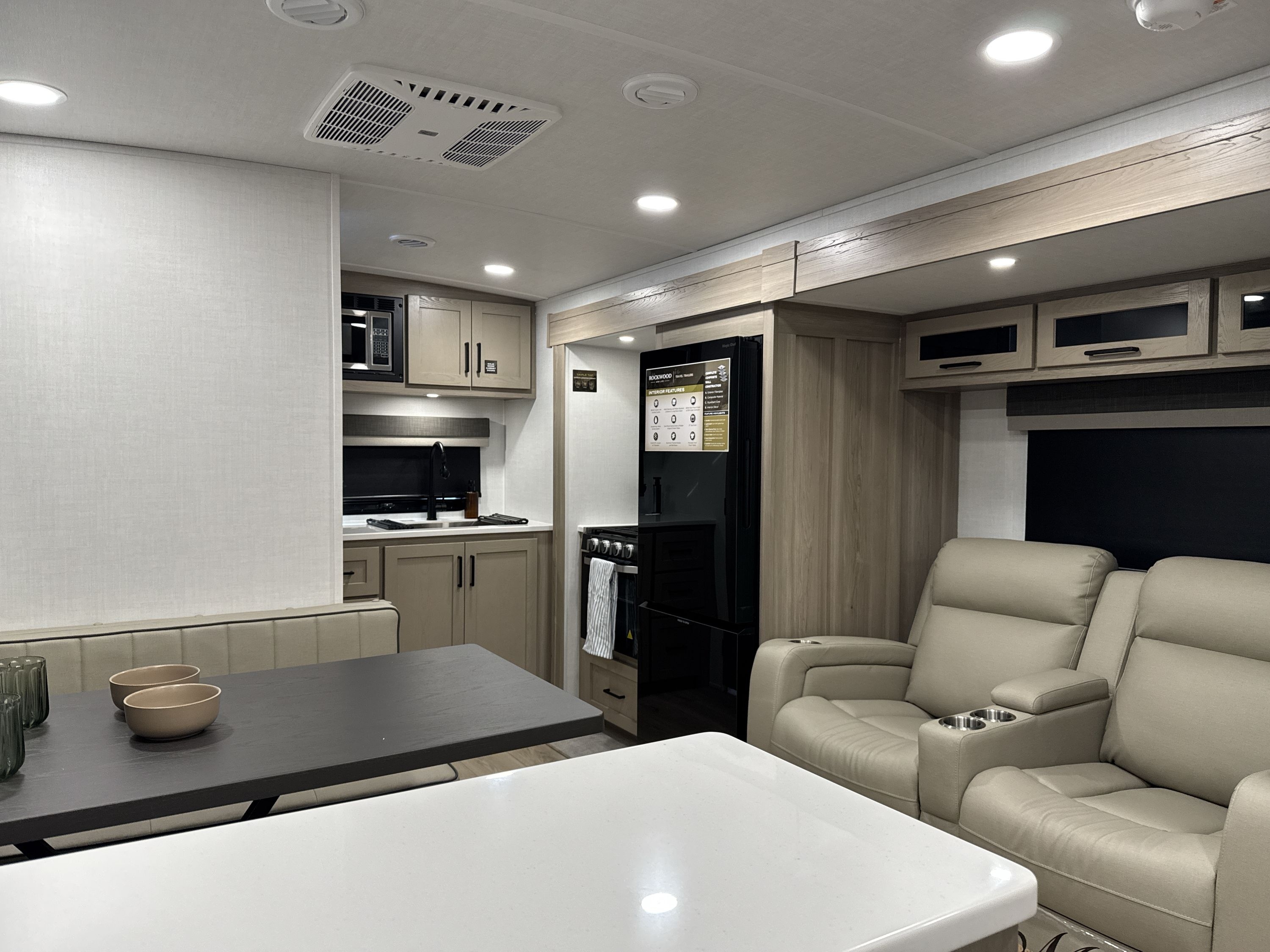 ミニマムジーク　Towa 2026 Forest River Rockwood Mini Lite 2522FB - Stock #2601207